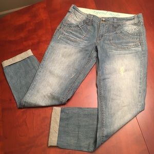 Jeans “Tapered Boyfit” style in distressed look